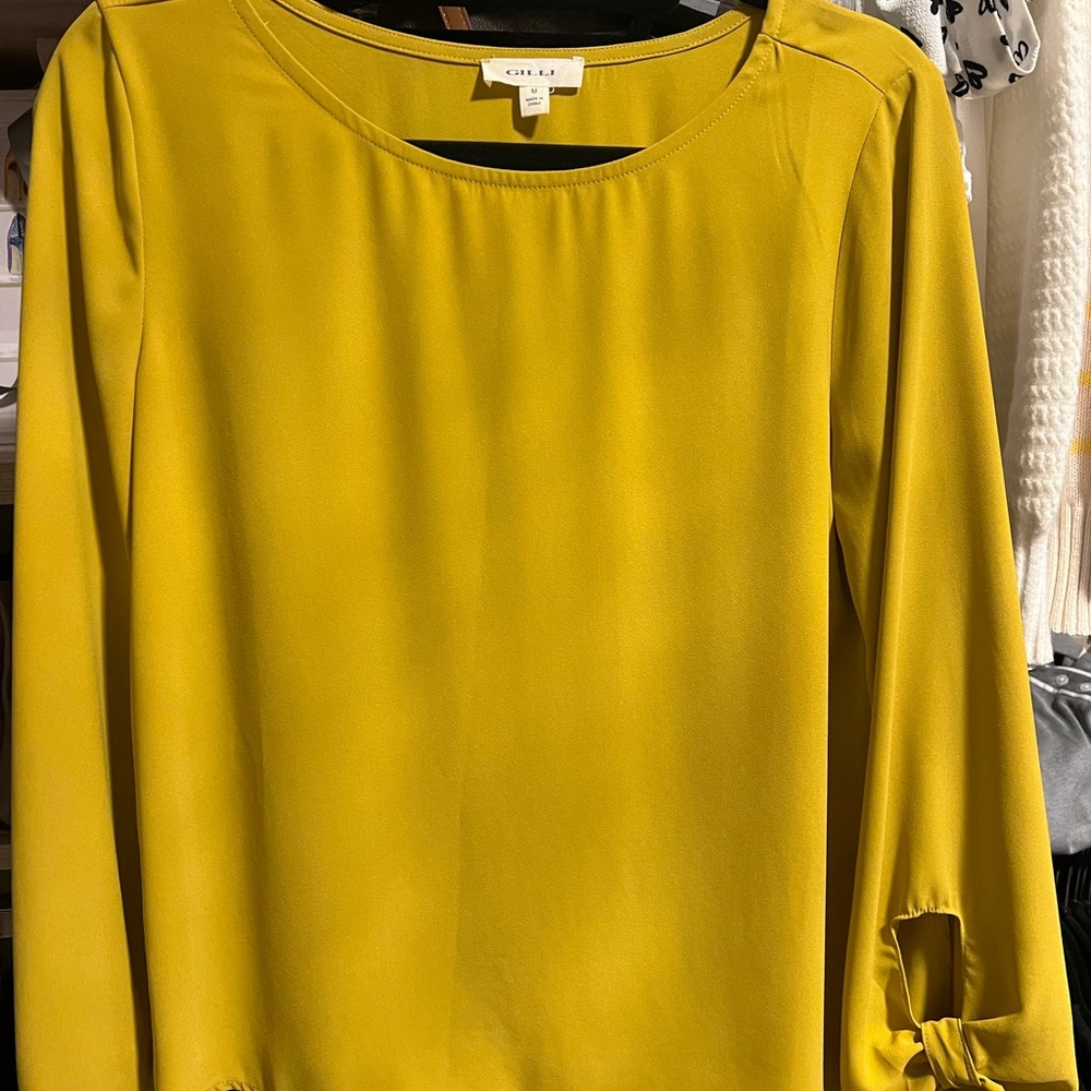Gilli Gold/Mustard Blouse with keyhole sleeves
